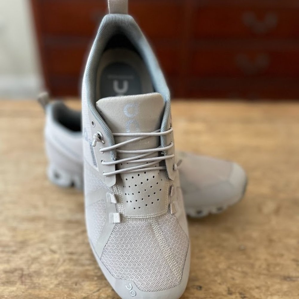 ON RUNNING WOMEN`S WATERPROOF RUNNING SHOES